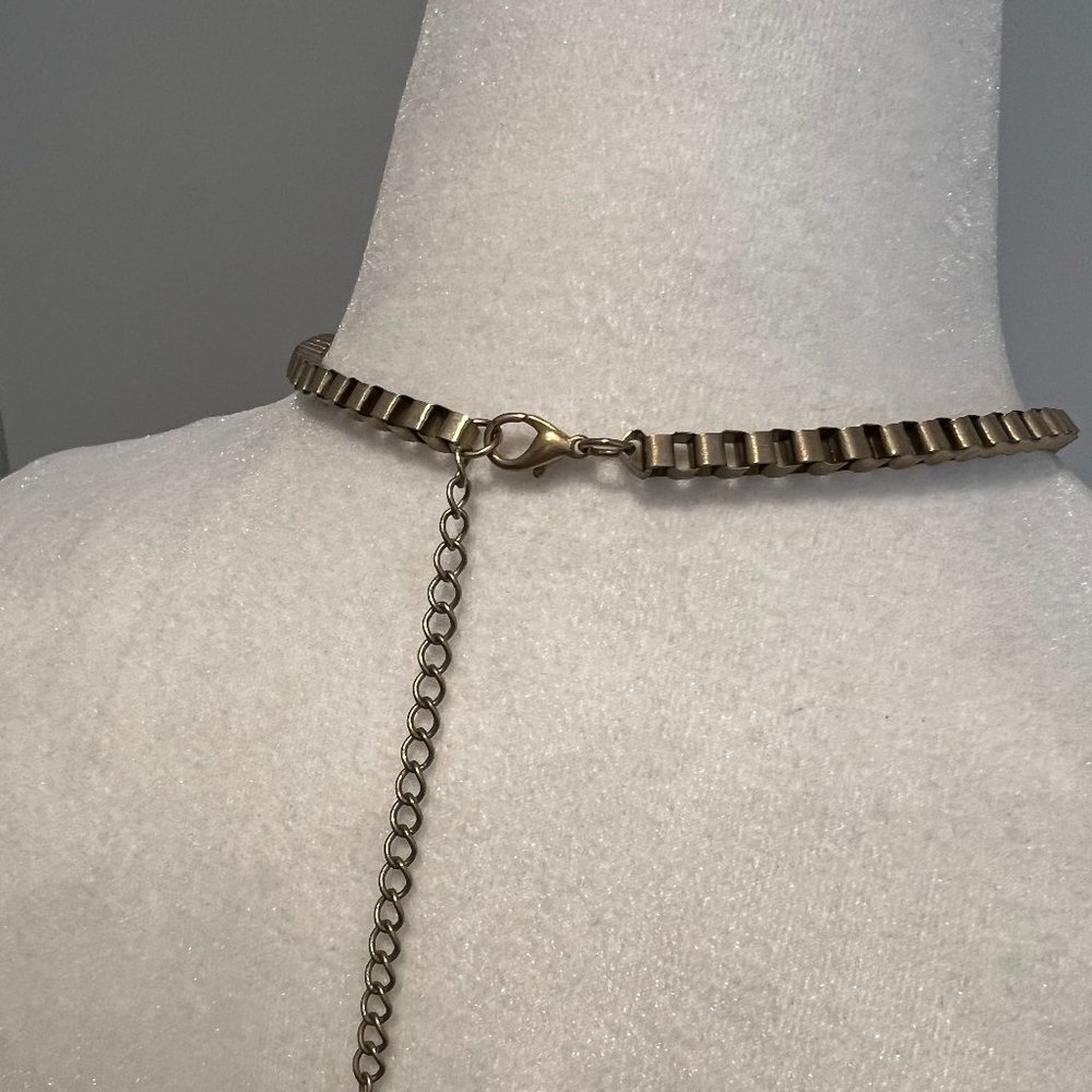Chain-Linked Hoop Necklace - Picture 3 of 3